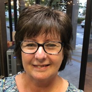 Meet your Posher, Leslie